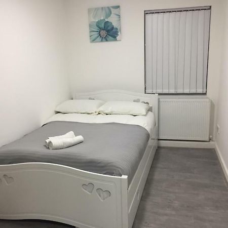Sama'S Stylish Room 3 Manchester Exterior photo